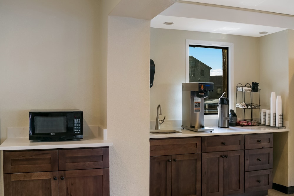 Red Roof Inn Denver - photo 18