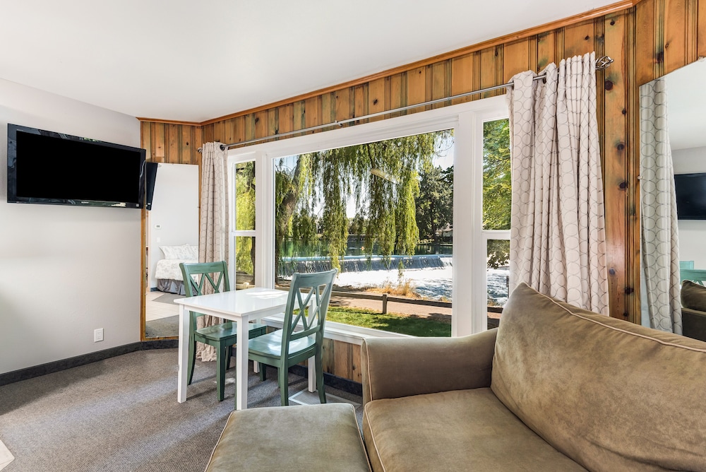 Bend Riverside Inn & Suites - photo 122
