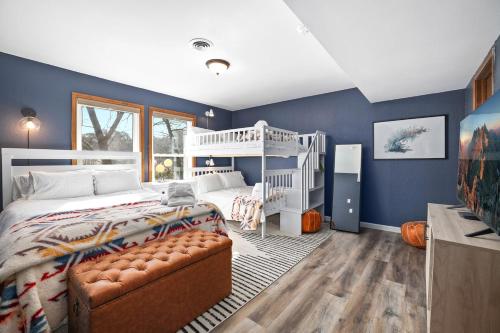 Lakeside Nest Dock on Lake Rayburn Sleeps 10 — Bella Vista — photo 2