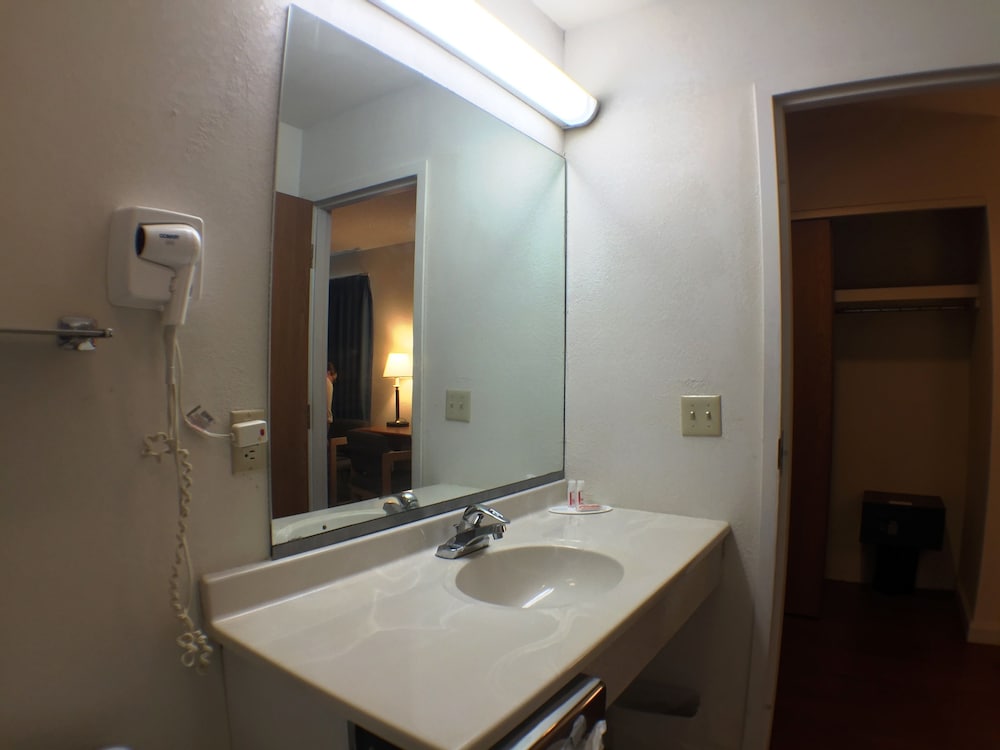 Rodeway Inn Webster NY - photo 12
