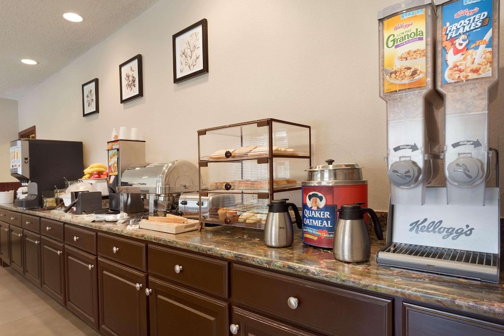 Country Inn & Suites by Radisson Norman near University - photo 14
