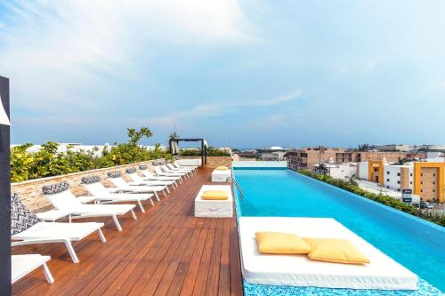 Luxury 1 BR Condo 2 Pools & Gym At The City Condos Descanso — 4-Star Luxury Hotel in Playa Del Carmen, Mexico