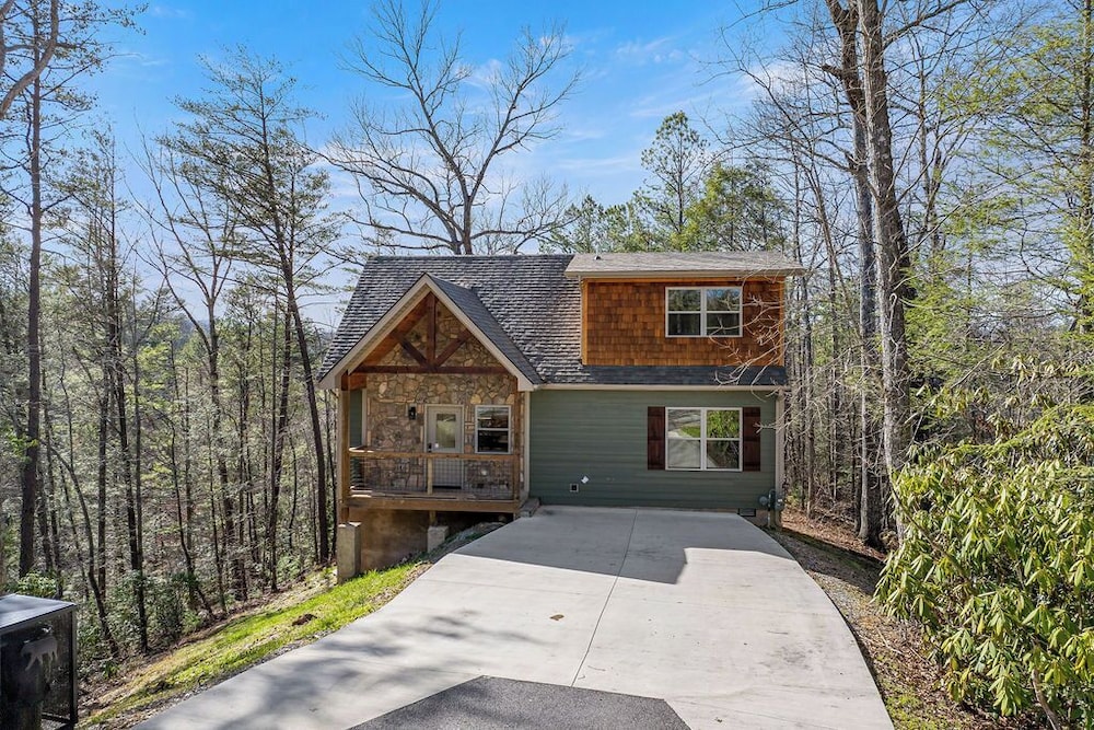 Bobcat Den — 4-Star Luxury Hotel in Gatlinburg, United States
