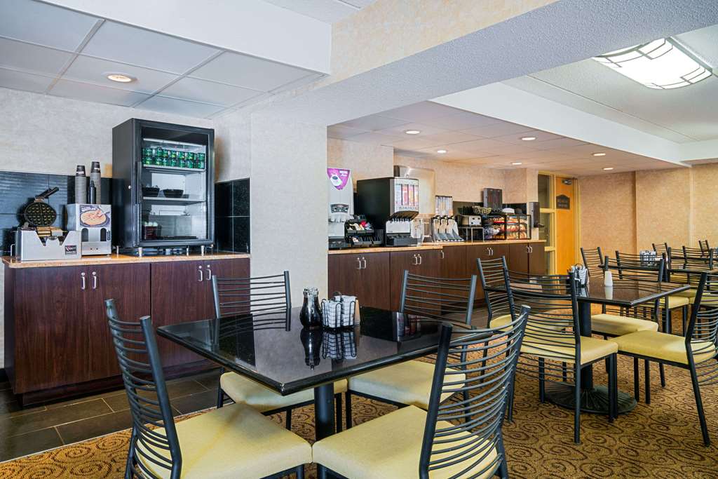 Ramada Hotel & Conference Center by Wyndham Plymouth - photo 26