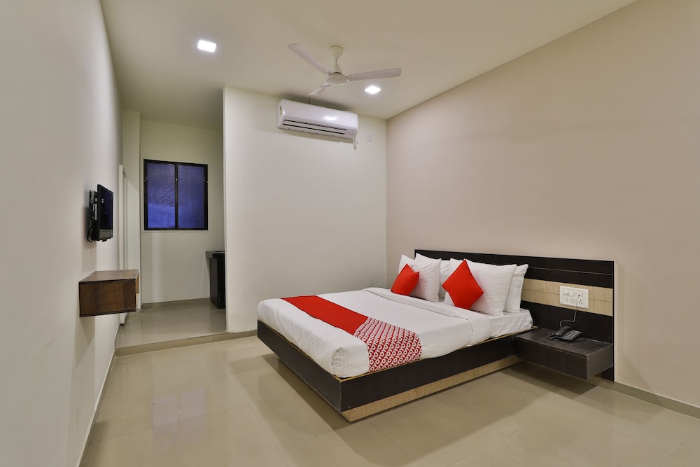 Oyo Flagship 30791 Hotel Shagun — Surat