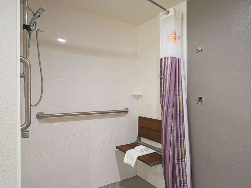 La Quinta Inn & Suites by Wyndham Baltimore BWI Airport - photo 39