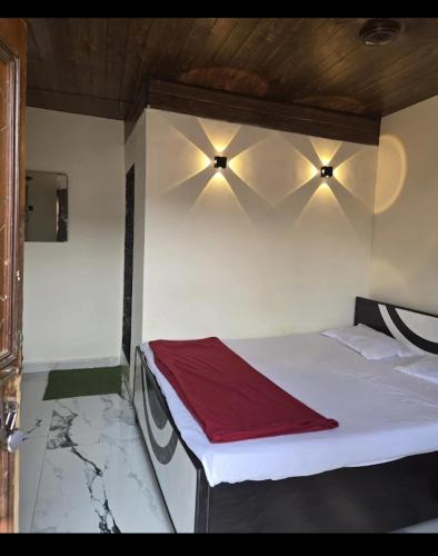 Lake View Farmhouse Fish On Dish Restaurant — 5-Star Luxury Hotel in Bhayandar, India