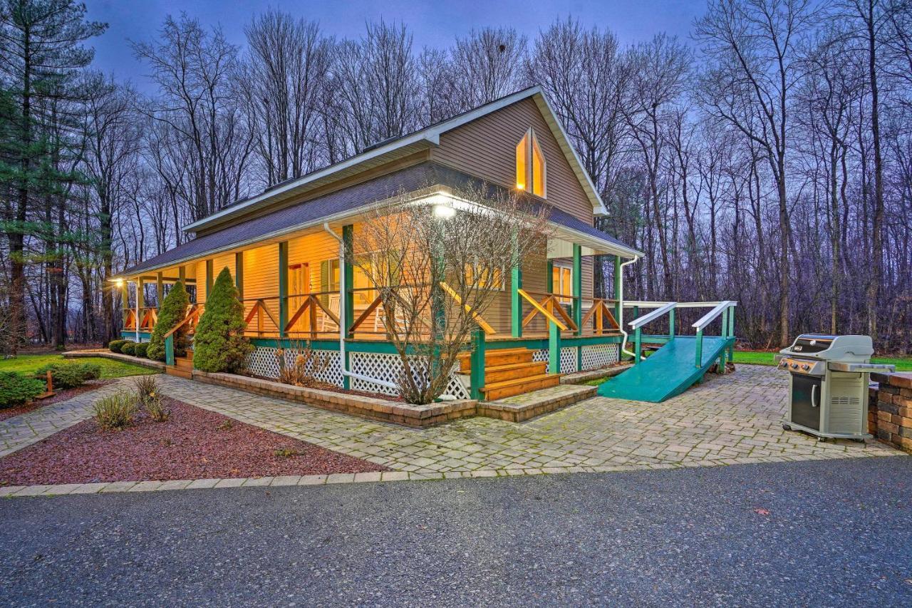 Spacious Oneida Retreat With Game Room — Oneida