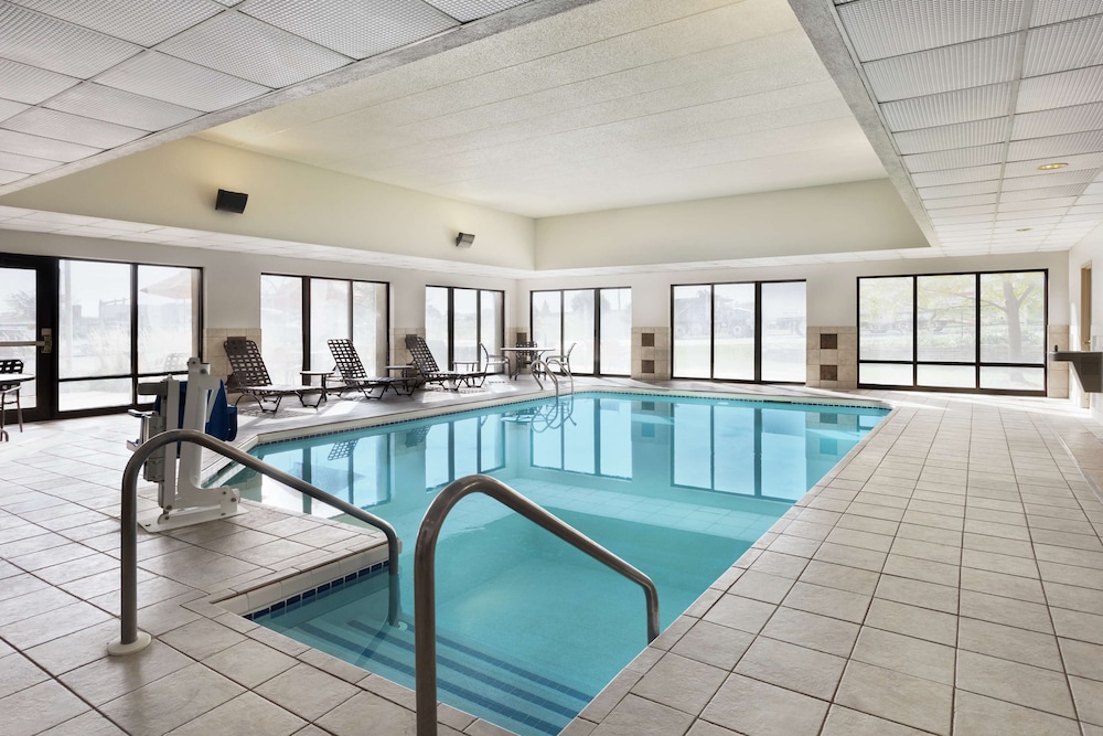 Hampton Inn Milwaukee Brookfield - photo 32