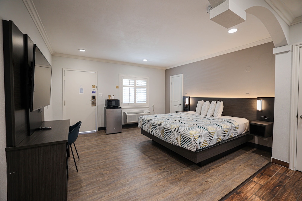 Tustin Motor Lodge - photo 2