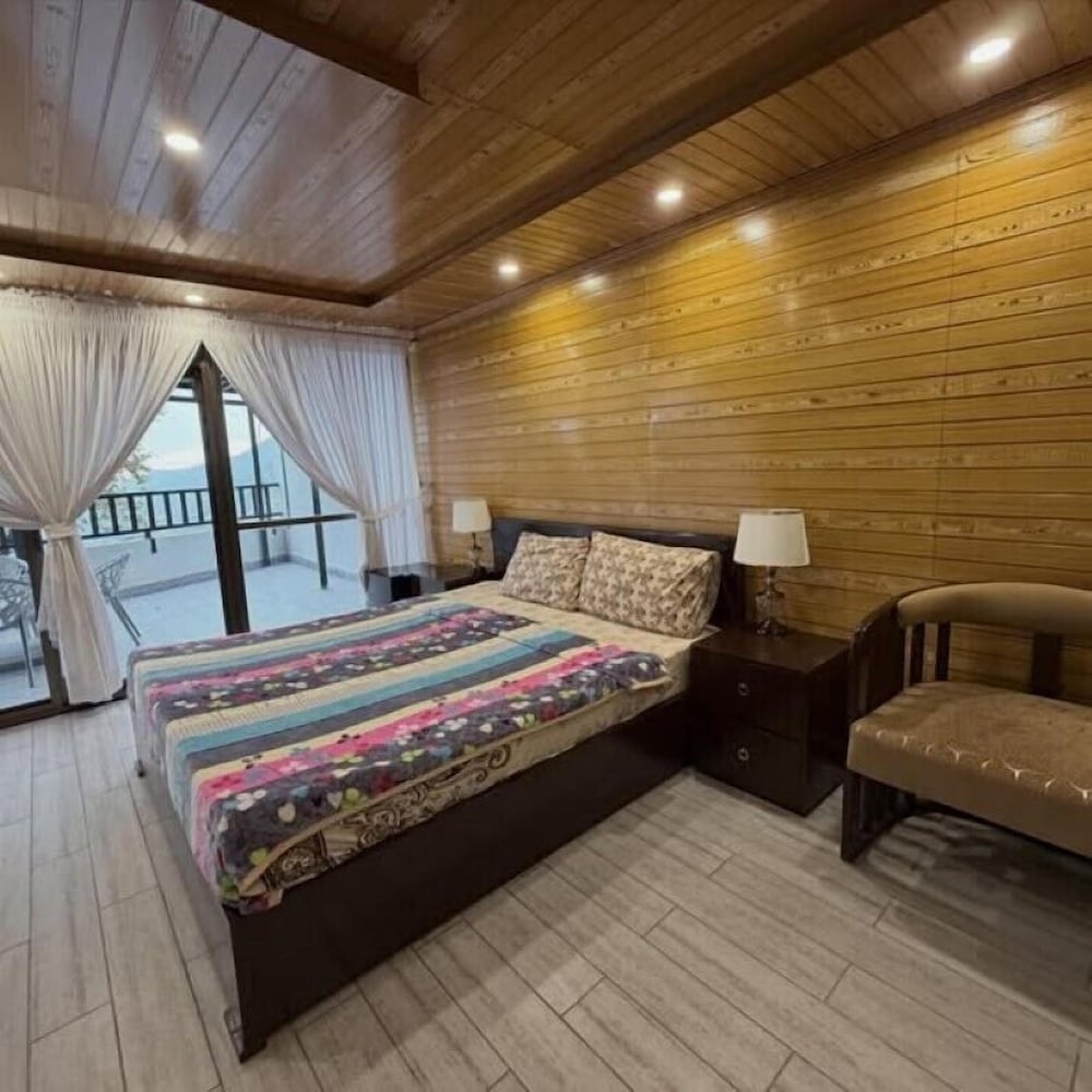 Whispering Retreat - last minute hotel in Unknown City