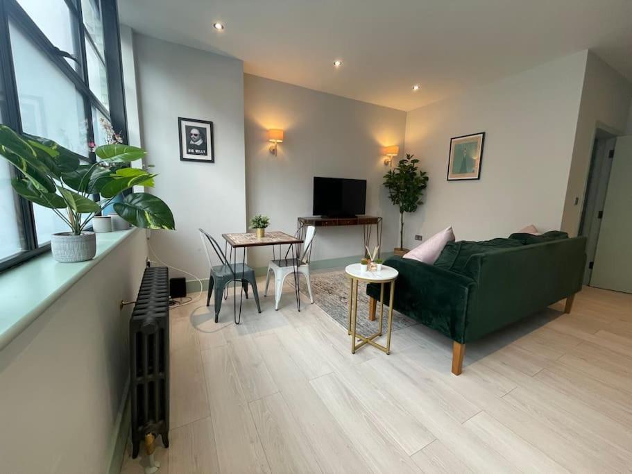 Cute 1 Bedroom Ground Apartment in Stoke Newington — 4-Star Luxury Hotel in London, United Kingdom