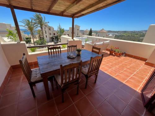 Vista Bahia Sea View Pool 700 M To Beach — hotel in Casares