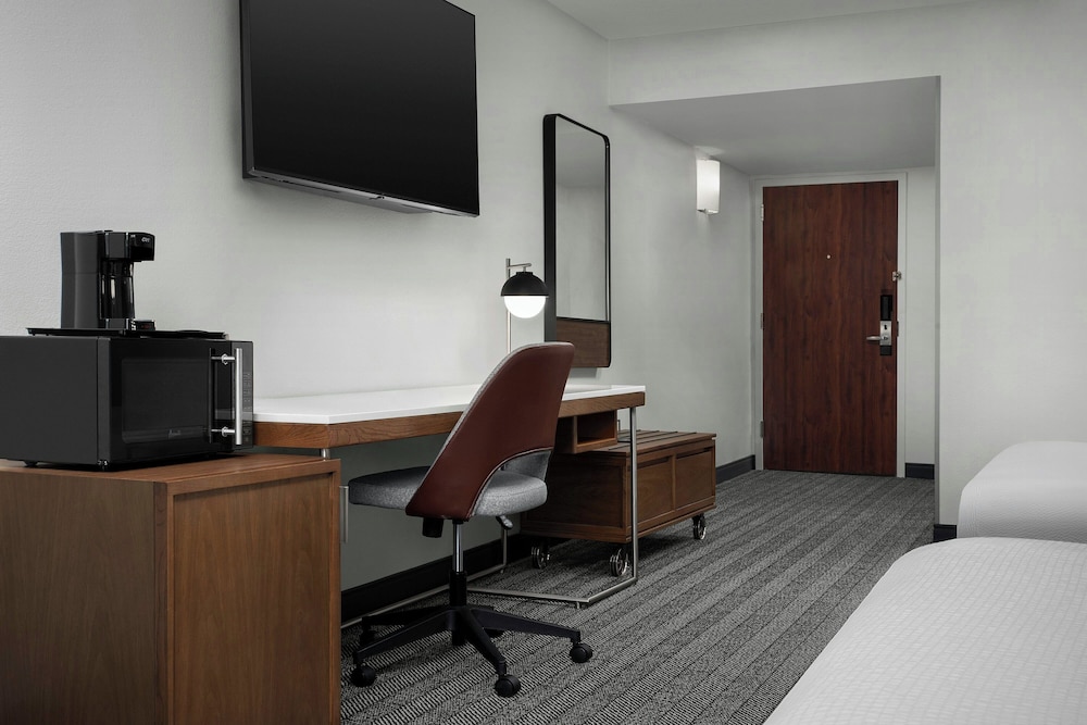Courtyard by Marriott Bloomington - photo 9