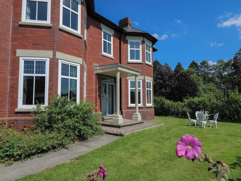 Tirallen - carbon neutral hotel in Llandovery