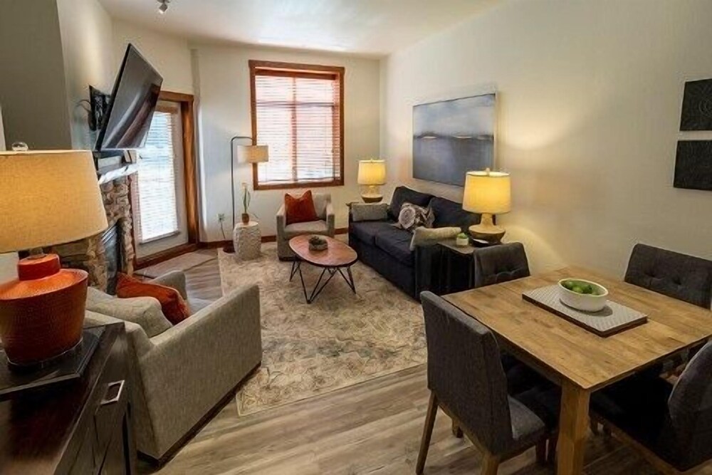 3106 One Bedroom Den Deluxe Powderhorn Lodge 1 Hotel Room by RedAwning - photo 8