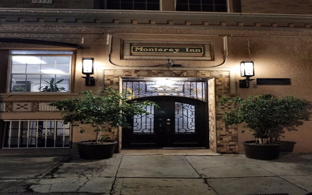Monterey Inn Hotel - photo 58