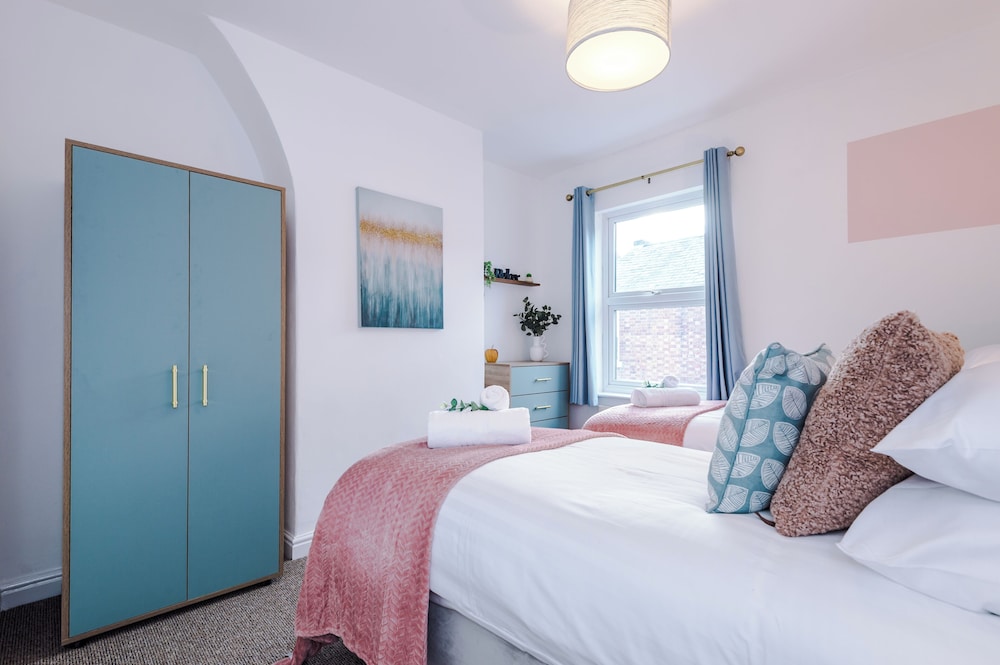 NEW Spacious 2 bed home in Chester City Centre by 53 Degrees Property ideal for Couples & Small groups Great Location Sleeps 5 — 4-Star Luxury Hotel in Chester, United Kingdom
