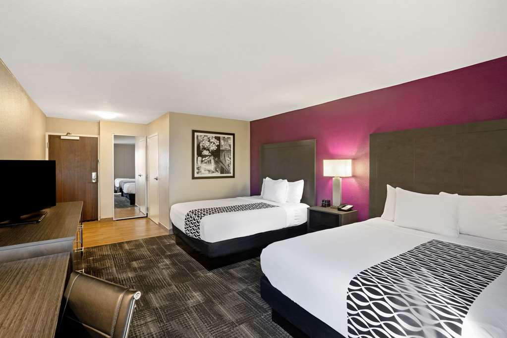 La Quinta Inn & Suites by Wyndham Columbus MS - photo 18