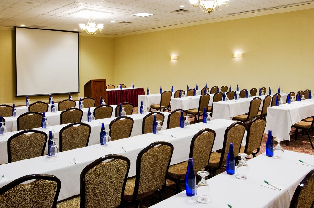 Holiday Inn Hotel & Suites Boston Peabody by IHG - photo 34
