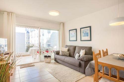 Lets Holidays White Apartment With Terrace Ac Parking Near Beach — 4-Star Luxury Hotel in Tossa De Mar, Spain
