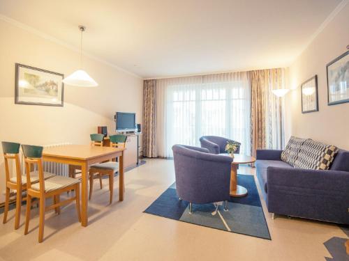 Dünenpark Binz Komfort Ferienwohnung mit 1 Schlafzimmer und Balkon im Obergeschoss 120 — 4-Star Luxury Hotel in Ostseebad Binz, Germany
