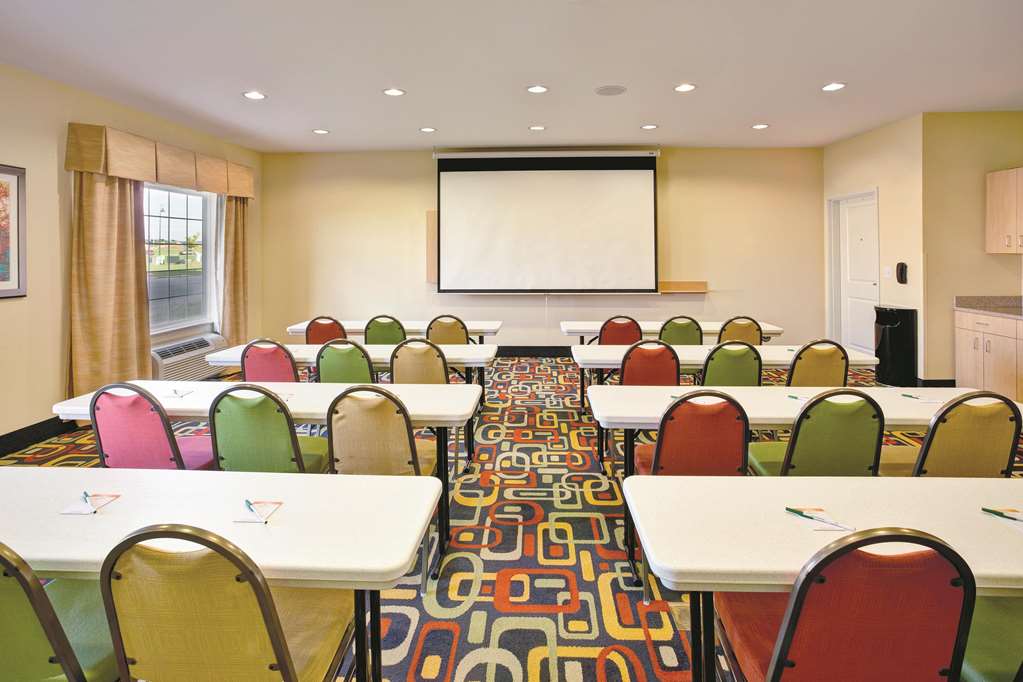 La Quinta Inn & Suites by Wyndham Rochester Mayo Clinic S - photo 33