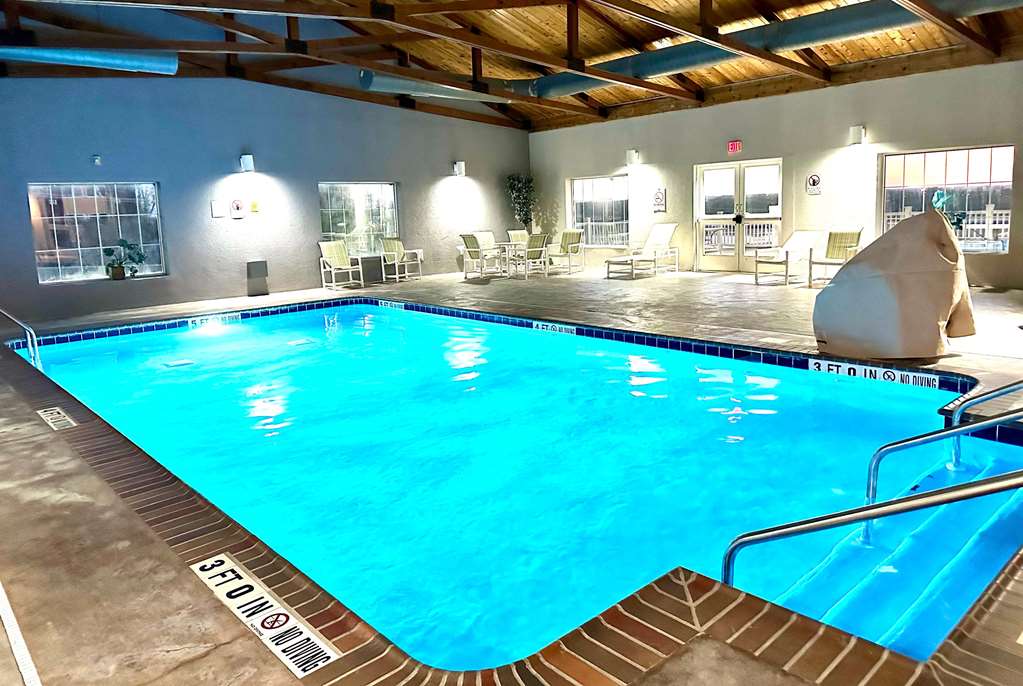 Microtel Inn & Suites by Wyndham Quincy Downtown River Area - photo 16