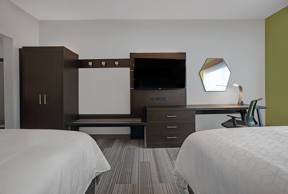 Holiday Inn Express Milwaukee Downtown by IHG - photo 5
