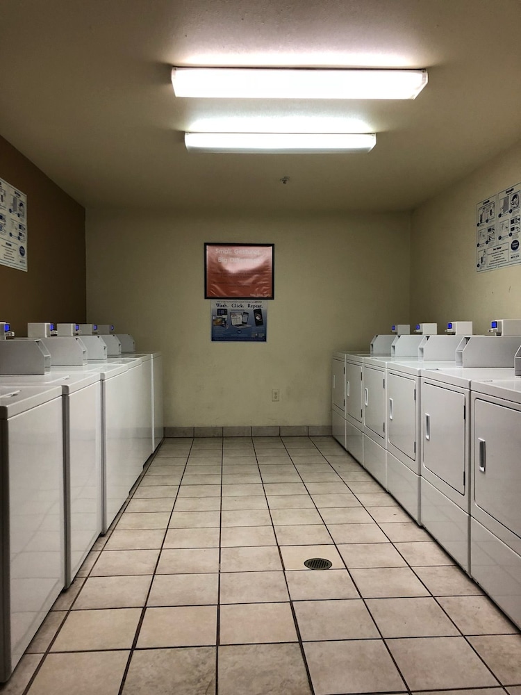 InTown Suites Extended Stay New Orleans Metairie - photo 24