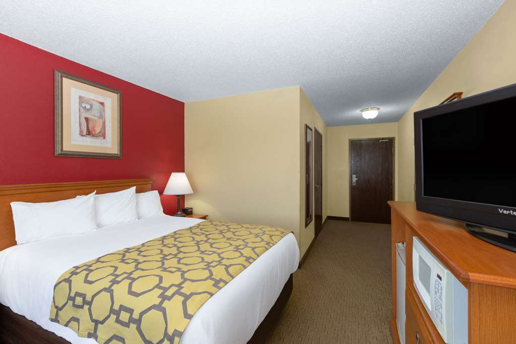 Baymont by Wyndham Fort Dodge - photo 9