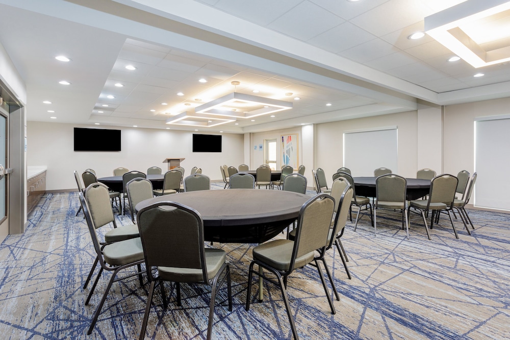 Holiday Inn Express & Suites Tampa Stadium Airport Area by IHG - photo 43