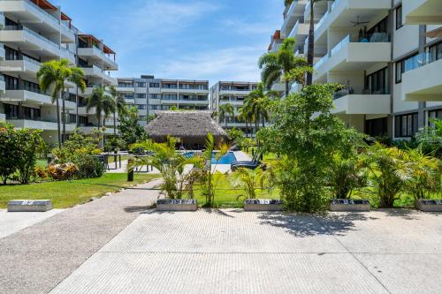 Nuevo Vallarta Lovely 2 bedroom condo pool front — 4-Star Luxury Hotel in Nuevo Vallarta, Mexico