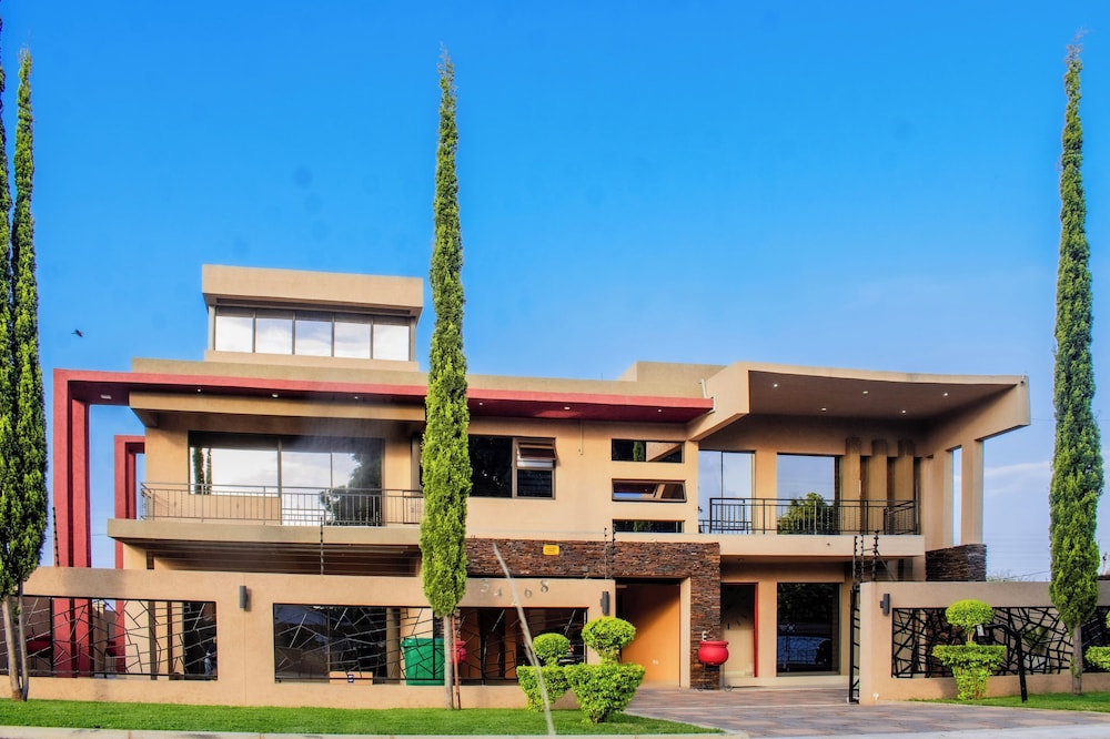 Escapade Lux Guesthouse — 4-Star Luxury Hotel in Gaborone, Botswana