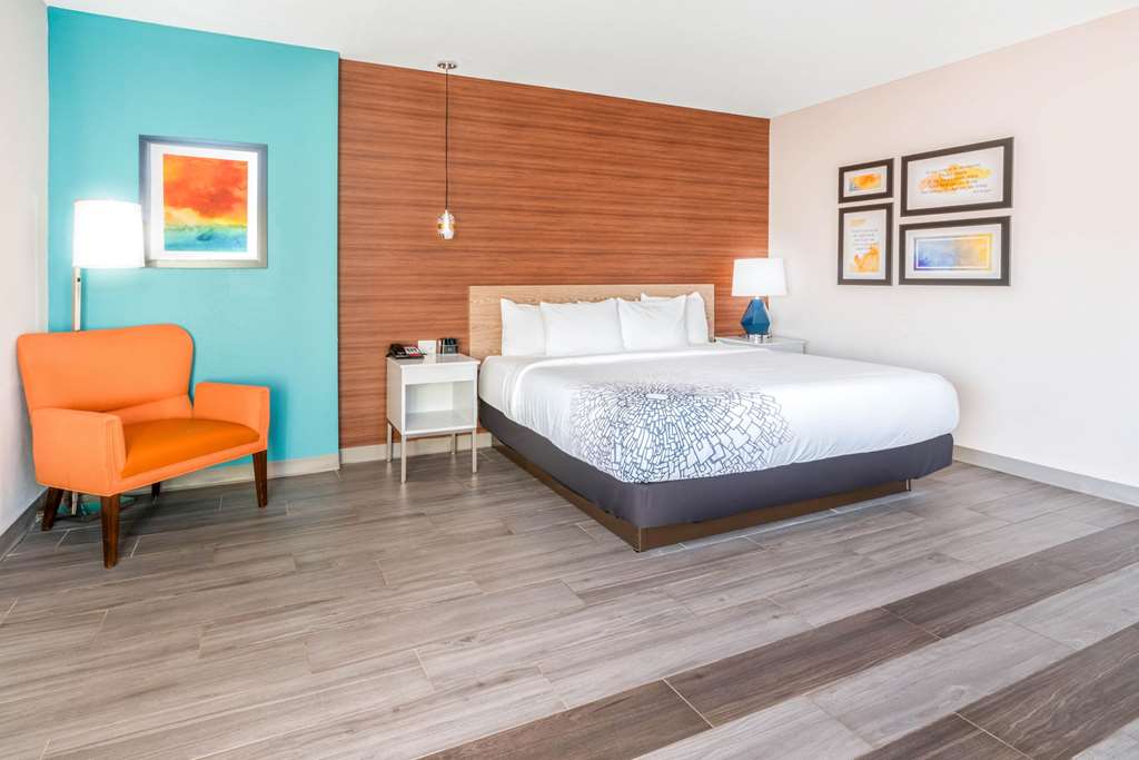 La Quinta Inn & Suites by Wyndham Oklahoma City Airport - photo 15