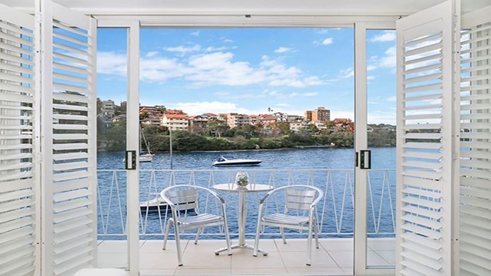 Kurraba Point Harbourside Studio Steps from Ferry BADEN — 4-Star Luxury Hotel in Sydney, Australia