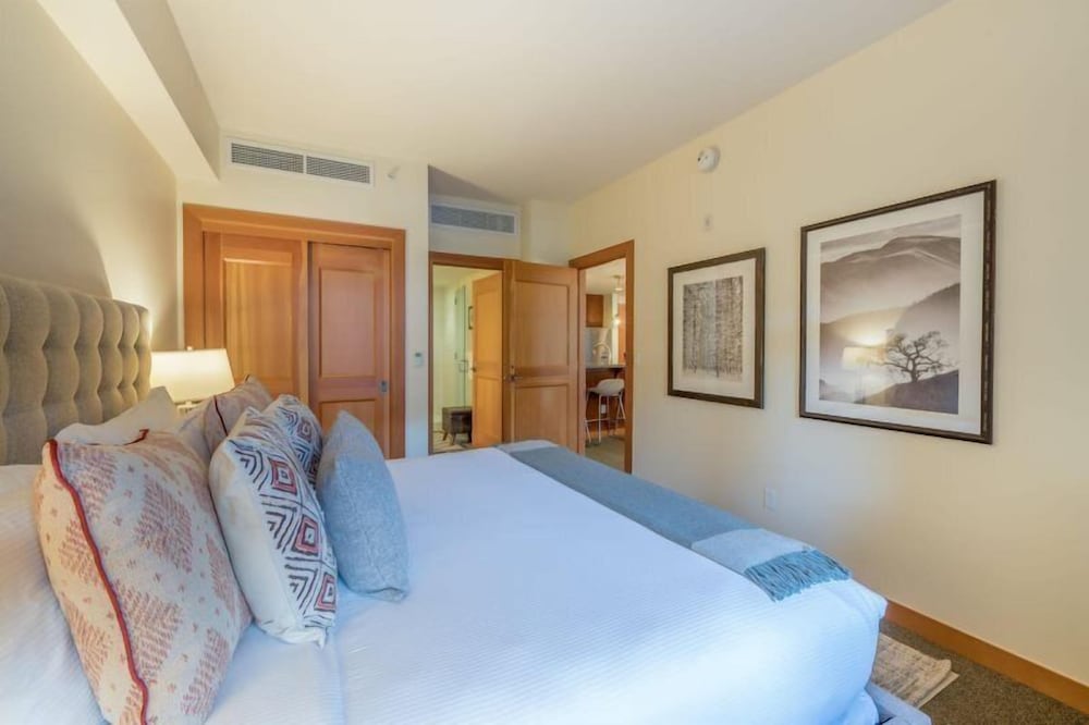 Luxury Ski in Ski out 2 Bedroom Colorado Resort Vacation Rental in the Heart of Snowmass Base Village - photo 54