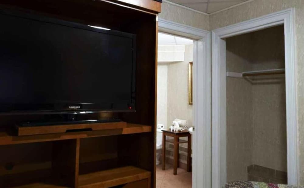 Cedar Park Inn - photo 14