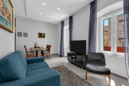 City Center Apartment Dvor Kalalarga — 4-Star Luxury Hotel in Makarska, Croatia