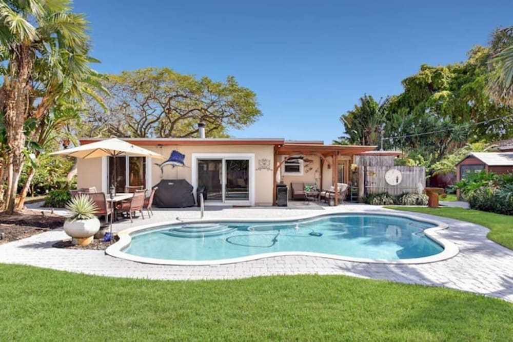 Home wpool by PMI unit 401 — 4-Star Luxury Hotel in Fort Lauderdale, United States