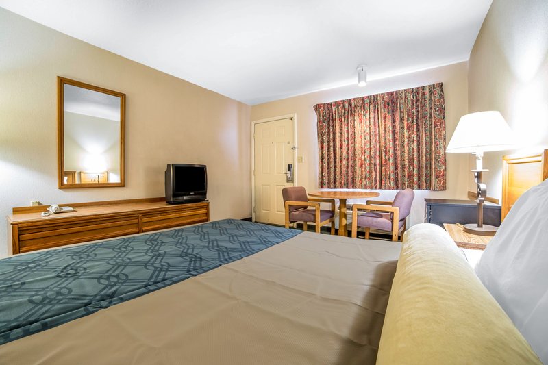 Rodeway Inn Red Hills - photo 13