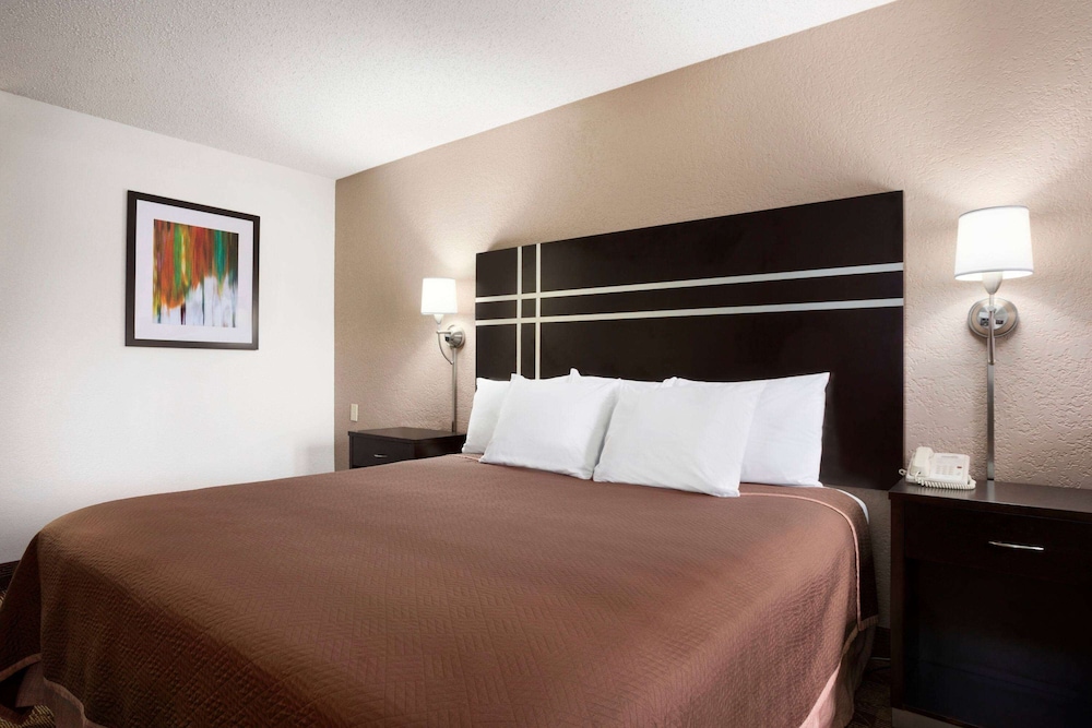 Travelodge by Wyndham Killeen Fort Hood - photo 9