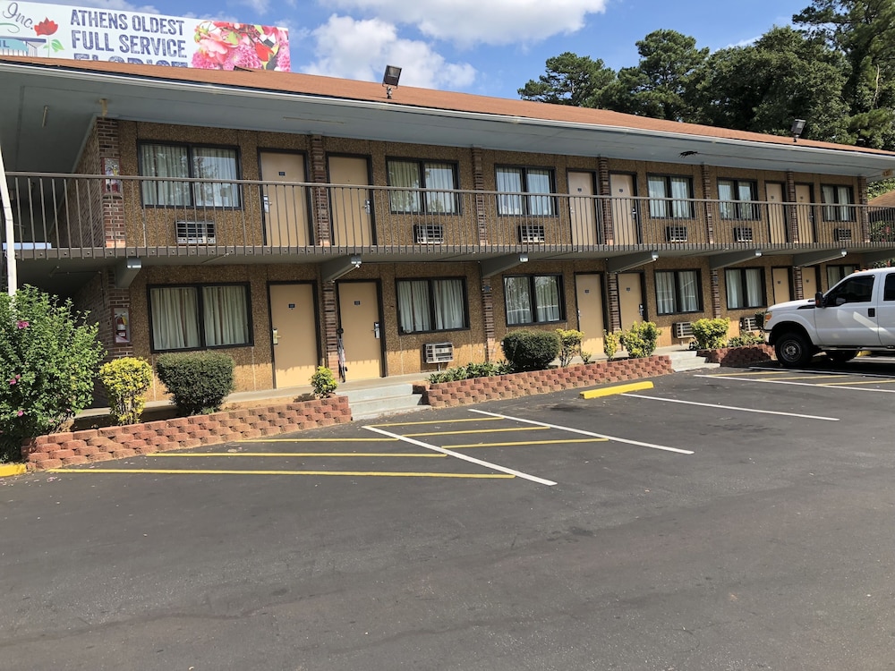 Inn Between The Hedges - photo 16