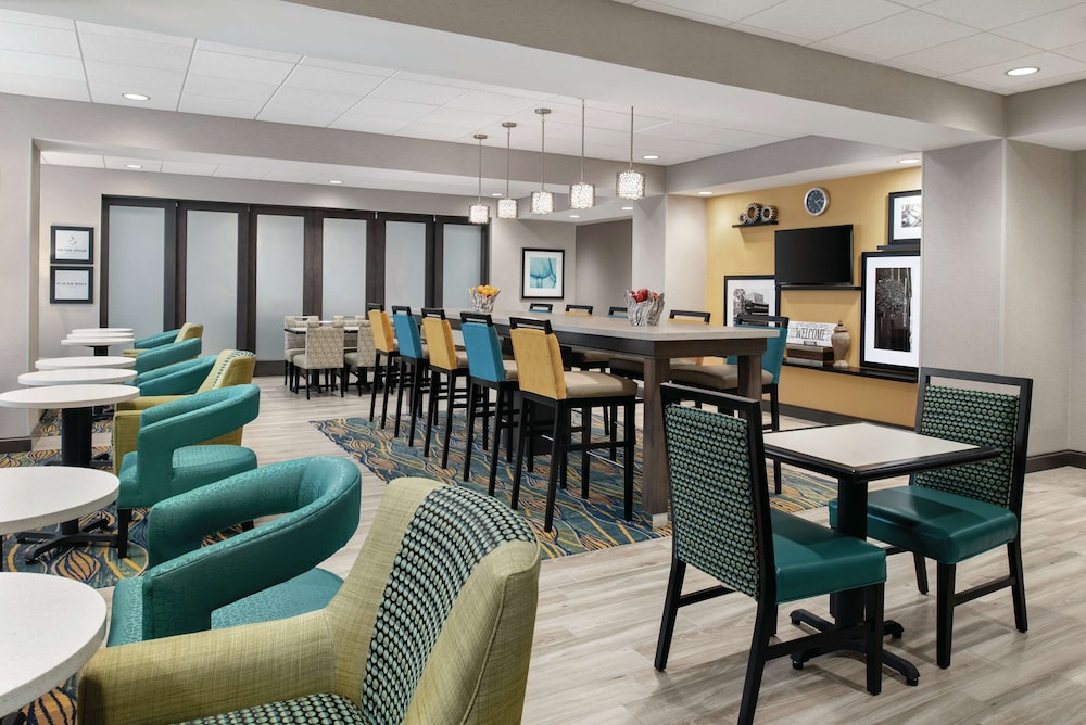 Hampton Inn Champaign Southwest - photo 28