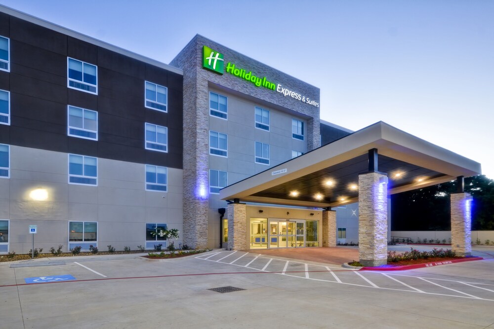 Holiday Inn Express & Suites Houston NASA Boardwalk Area by IHG - photo 43