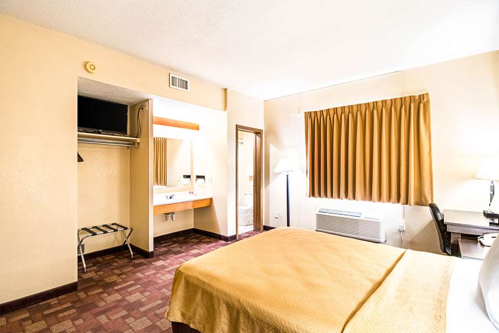 Econo Lodge Watertown - photo 12