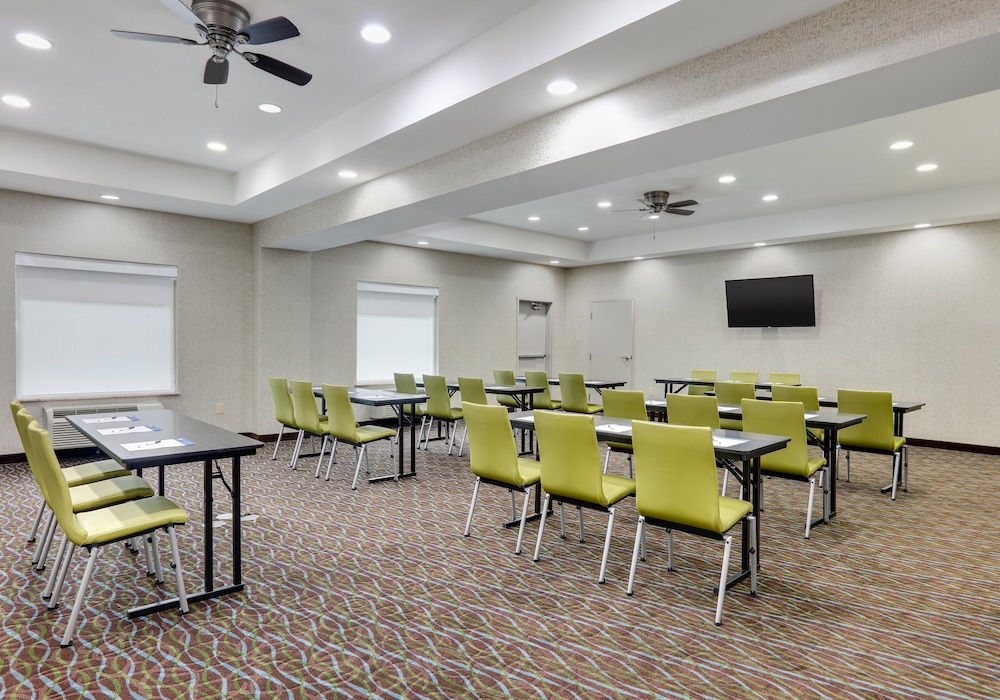 Holiday Inn Express Hotel & Suites Cleburne by IHG - photo 40