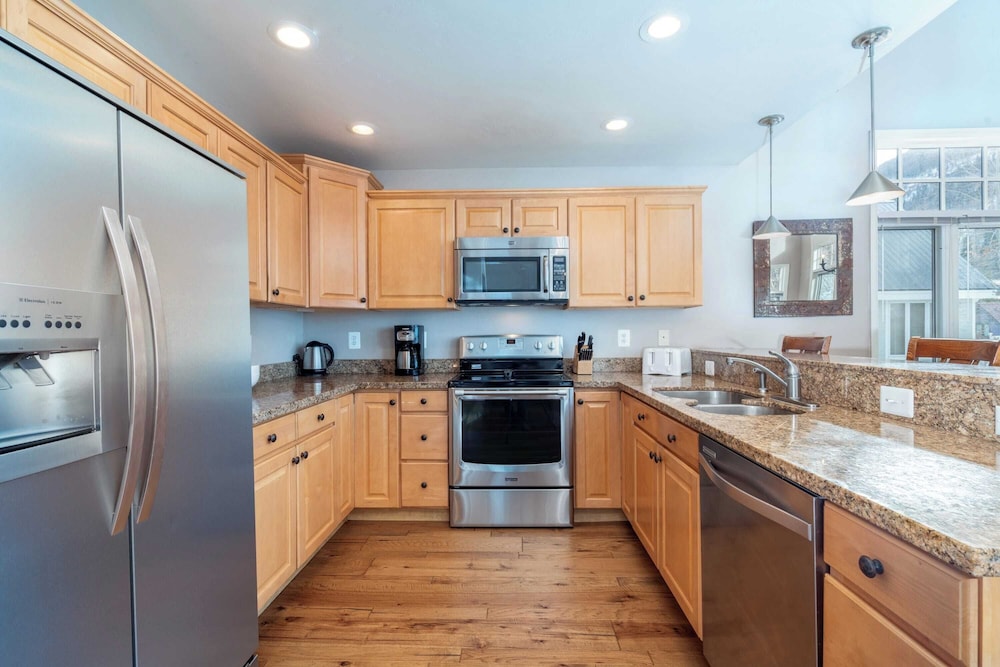Bachman Village 14 by Avantstay Close To Town & The Slopes w Hot Tub Permit#12038 - photo 8