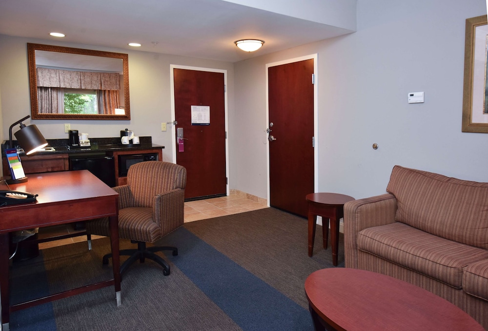 Hampton Inn Alexander City - photo 12
