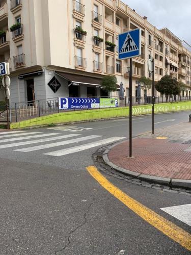 Apartamentos Caballerizas con parking gratuito — 4-Star Luxury Hotel in Granada, Spain